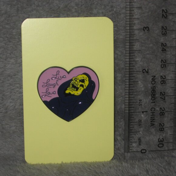 1980s Cartoon He-Man MOTU Skeletor Live Laugh Love Metal Enamel Pin 251036A2 - Picture 2 of 8
